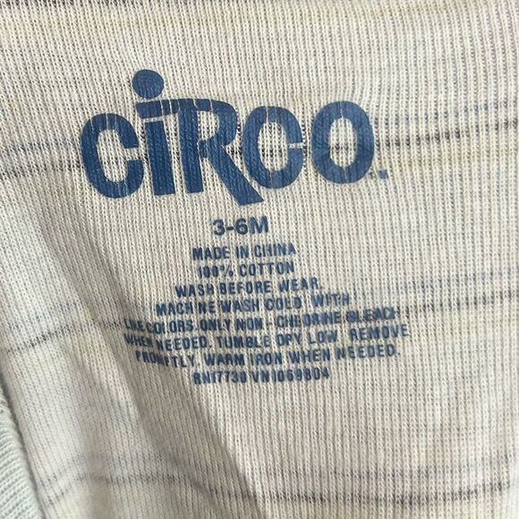 5 for $25🔥3-6 Months Circo Grey Striped Footie Pajama Jumpsuit - Picture 4 of 5